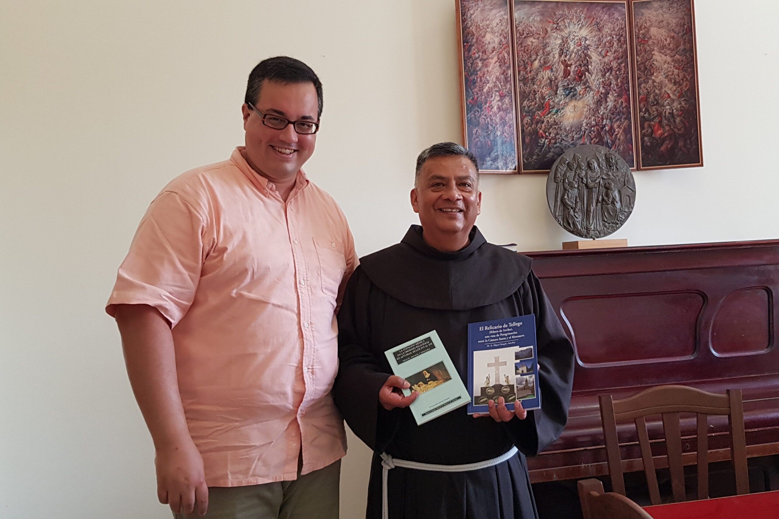 Miguel Dongil con el Prior General de los Frailes Franciscanos en Roma