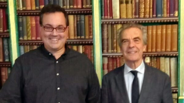 Miguel Dongil con el Archivero de la Casa Ducal de Alba en Madrid en 2024