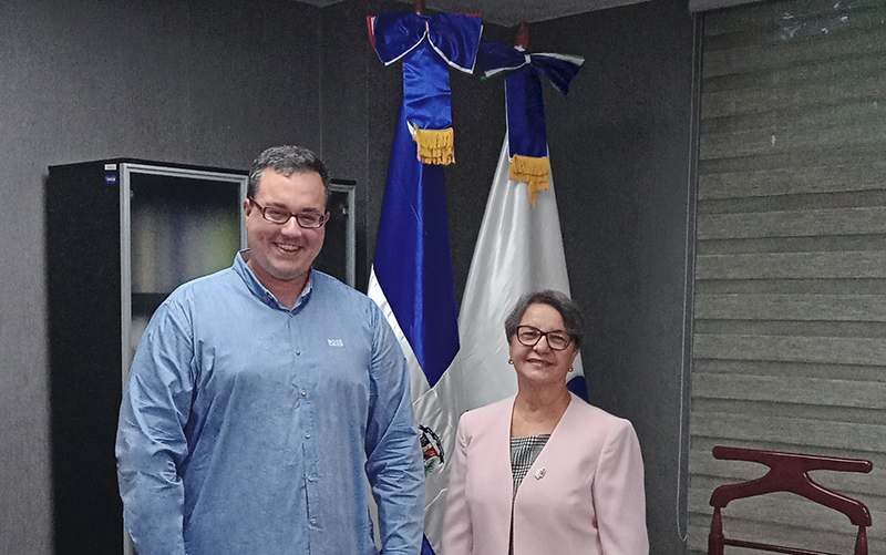 Miguel Dongil con la Rectora del ISFODOSU