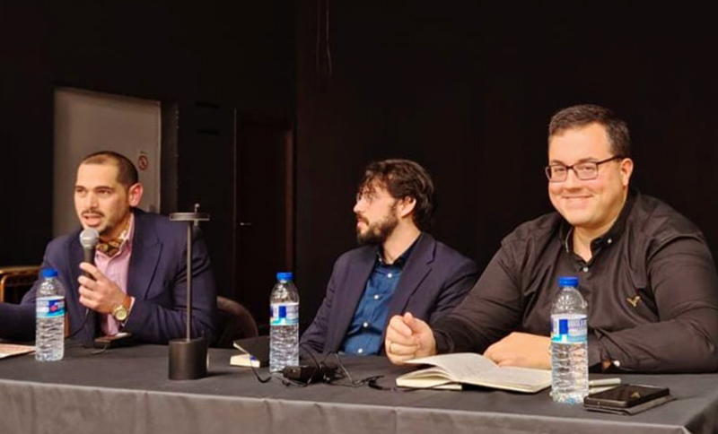 Miguel Dongil participando en el Coloquio de Filosofía para la Vida Cotidiana en Villaviciosa