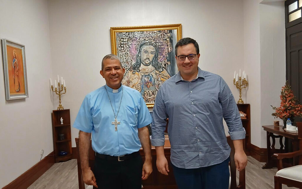 Monseñor Carlos Tomás Morel y Miguel Dongil